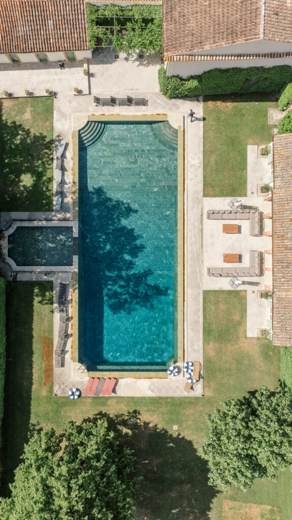 drone shot of pool at Chateau de Tourreau
